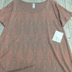 *BRAND NEW*LuLaRoe Large Classic T